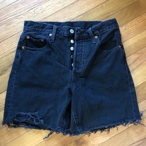 Levis mid thigh short